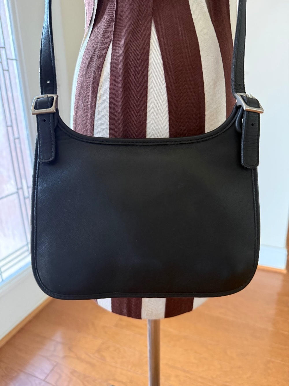 Vintage Coach Black Leather Shoulder Bag 9142 Y2K 90s Minimalist Quiet Luxury
